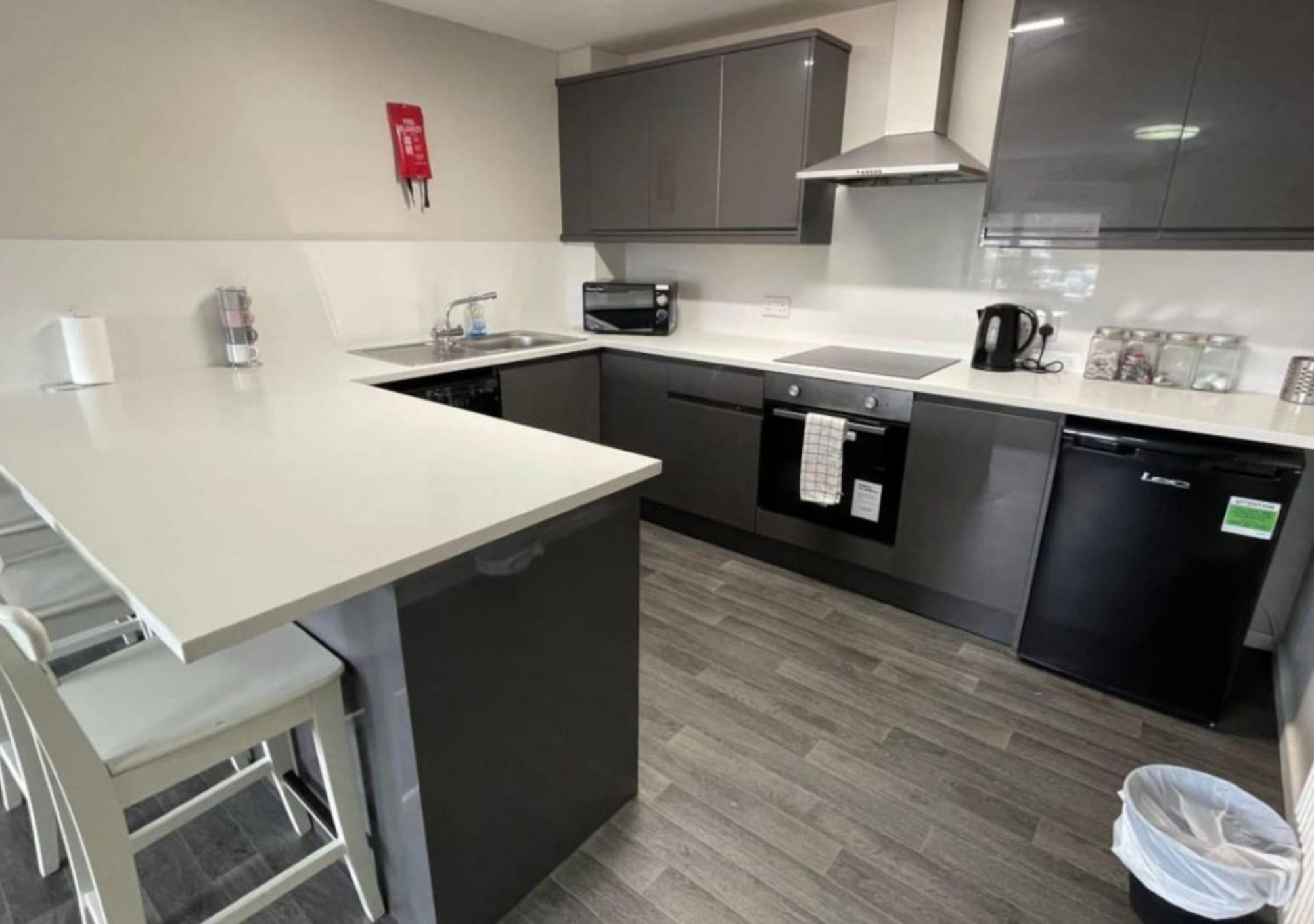 Ryan I Air I Bnb - 102 Mill Street - Free Parking Liverpool Extérieur photo